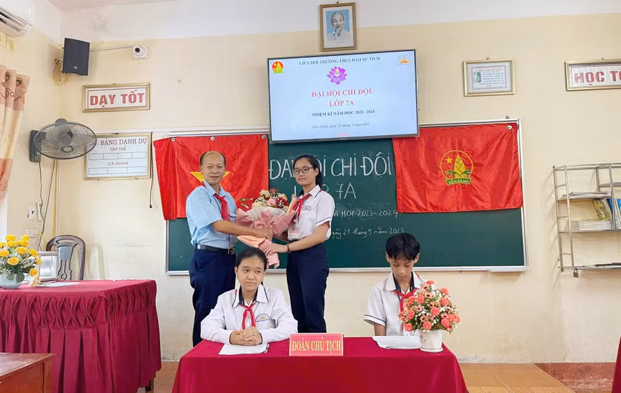 Thầy Đoàn Văn Minh - Tổng phụ trách Đội Trường THCS Đào Sư Tích, huyện Trực Ninh, tỉnh Nam Định.