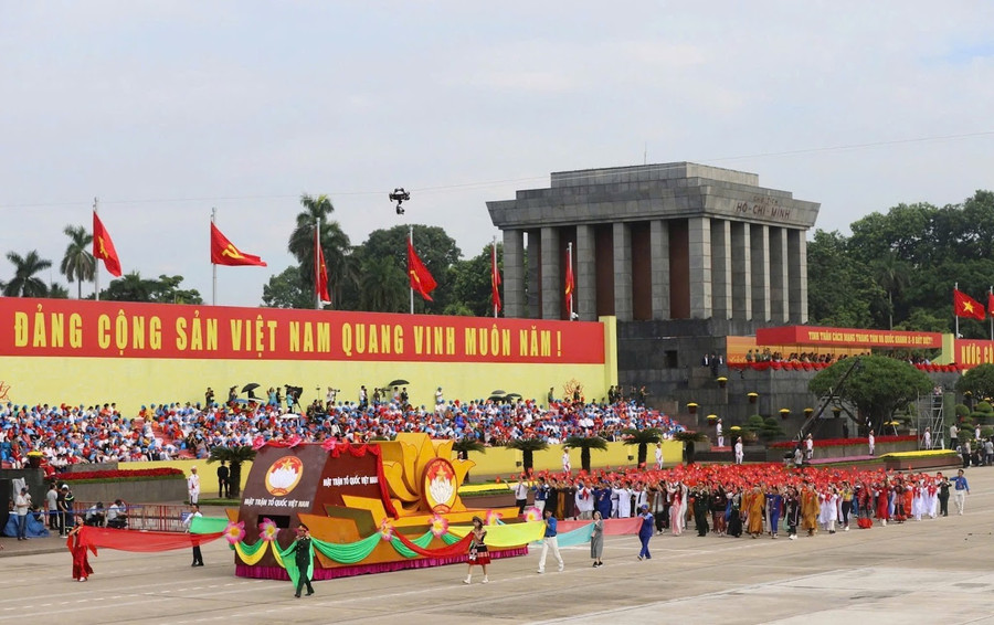Khối diễu hành của Mặt trận Tổ quốc Việt Nam tại buổi lễ tổng duyệt A80 ở Quảng trường Ba Đình. thanh-loan.jpg