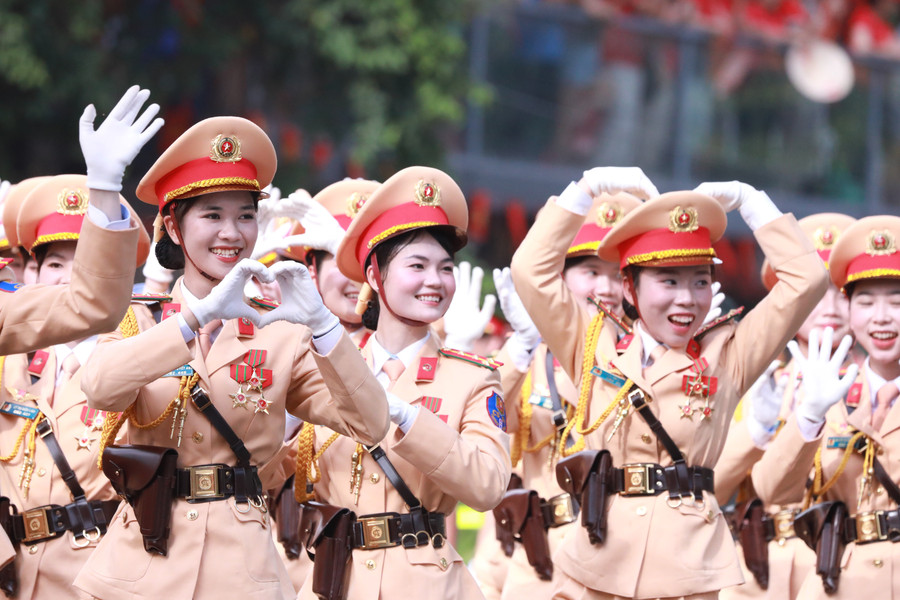 Vẻ đẹp của các nữ chiến sĩ Cảnh sát giao thông. 13.jpg