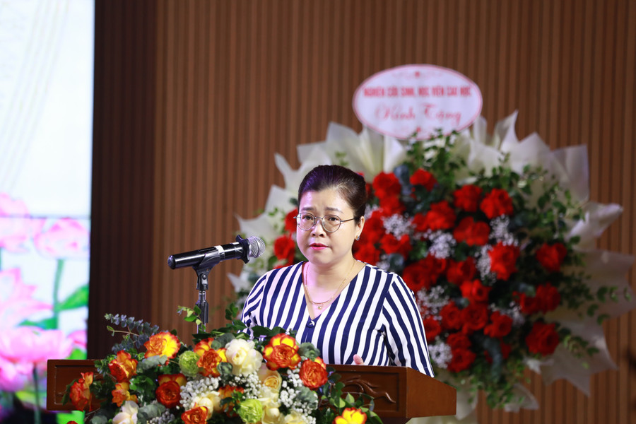 Nghiên cứu sinh Nguyễn Minh Hằng - Giám đốc Công ty TNHH Tư vấn tài chính Thịnh Vượng đại diện học viên cao học và nghiên cứu sinh phát biểu cảm tưởng. 6.jpg