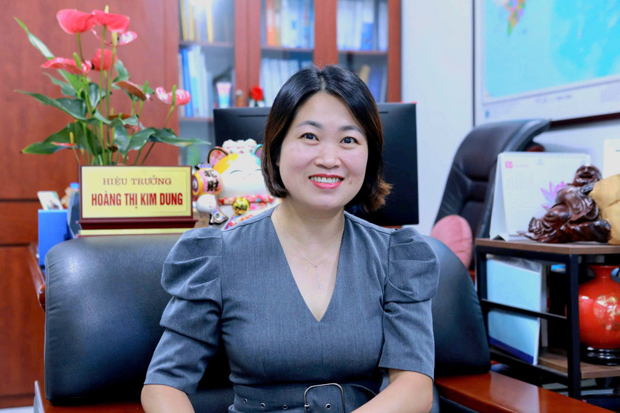 Nhà giáo Hoàng Thị Kim Dung - Hiệu trưởng Trường Tiểu học Đồng Nhân, phường Hai Bà Trưng, Hà Nội. Ảnh: Đình Tuệ. nhan-1.jpg