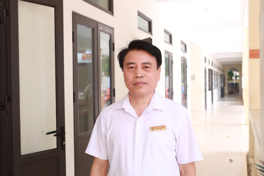 Thầy Nguyễn Thành Đông - Hiệu trưởng Trường THCS Vân Hòa, xã Yên Bài, Hà Nội. 2.jpg