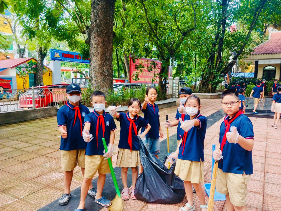 Tinh thần lao động hăng say của các em học sinh rất đáng ghi nhận. da-1.jpg