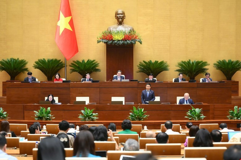 Bộ trưởng Tài chính đăng đàn trả lời chất vấn tại Quốc hội sáng 19/6. (Ảnh: Cổng TTĐT Quốc hội). tai-chinh-1.jpg
