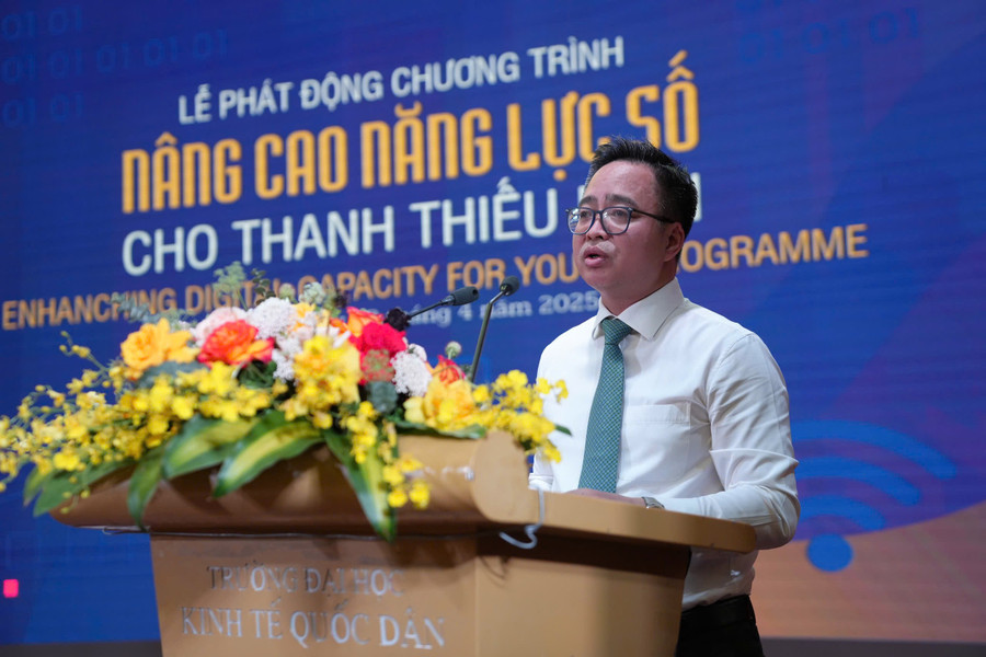 Nhà báo Phạm Mạnh Hùng - Phó Tổng Giám đốc Đài Tiếng nói Việt Nam phát biểu khai mạc.