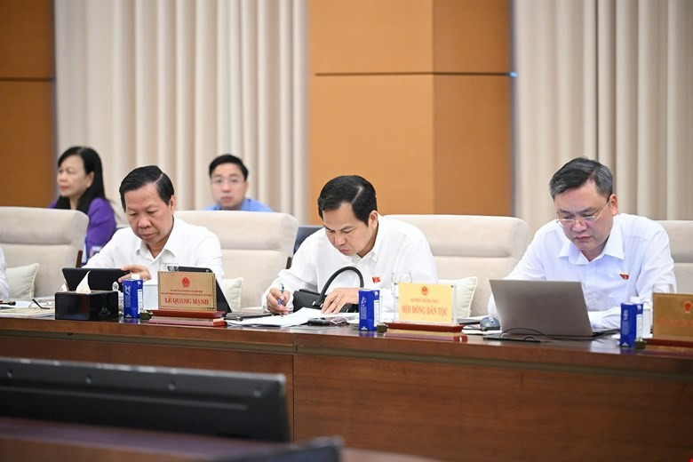 Các đại biểu tham gia thảo luận tại phiên họp thứ 46 của Ủy ban thường vụ Quốc hội khóa XV. Ảnh: Cổng TTĐT của Quốc hội. qh-2.jpg