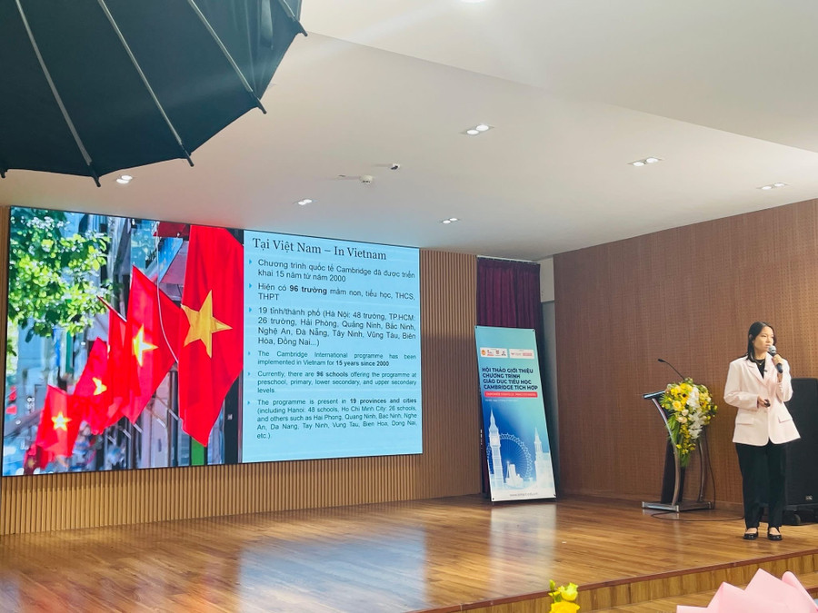 Bà Đặng Phương Dung- Giám đốc Cambridge Việt Nam trao đổi tại hội thảo. 