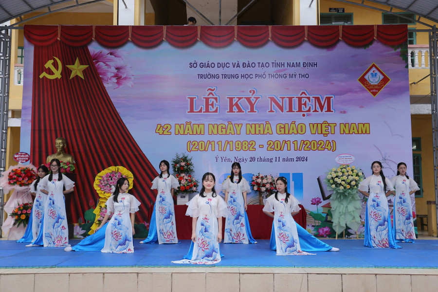 Học sinh Trường THPT Mỹ Tho, Nam Định trong một hoạt động tập thể tại trường. Ảnh: NVCC. my-tho-2.jpg