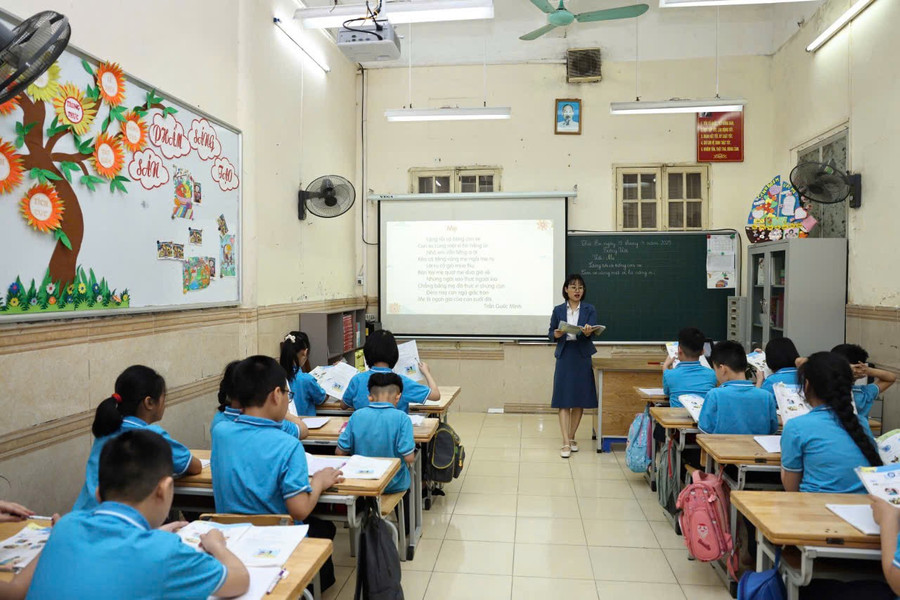 Một giờ lên lớp của cô Thu Nga và các em học trò. Ảnh: NVCC. nga-2.jpg