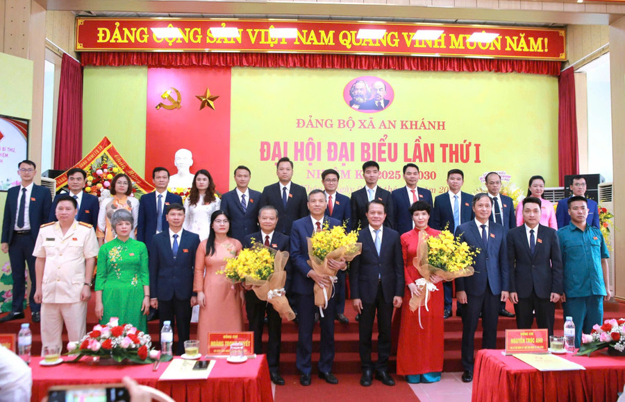 Ban chấp hành Đảng bộ xã An Khánh nhiệm kỳ 2025-2030 sau khi được kiện toàn. (Ảnh: Đình Tuệ)