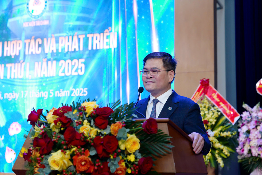 Thứ trưởng Bộ Tài chính Bùi Văn Khắng chia sẻ tại diễn đàn. tai-chinh-4.jpg