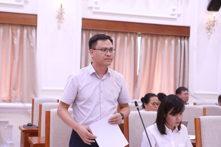 Tran Thanh Dam 재무기획부장이 회의에서 논의했습니다. 5.jpg