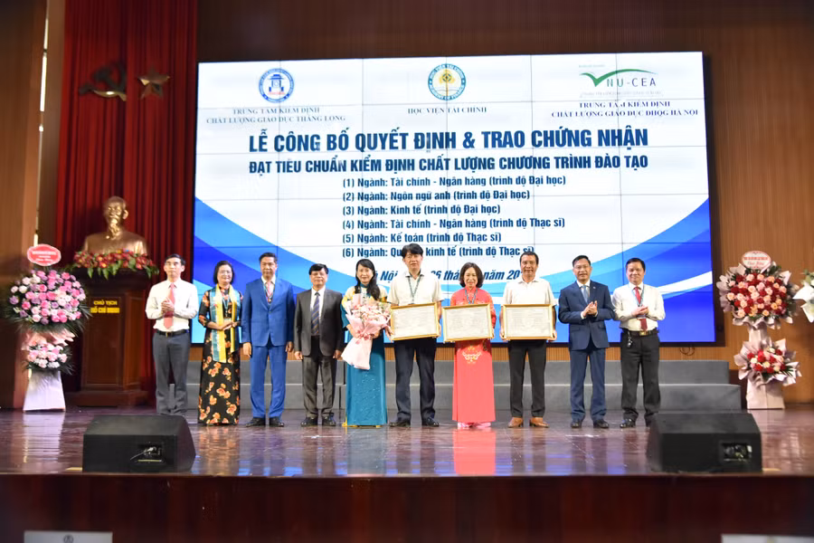 Lễ công bố quyết định và trao chứng nhận kiểm định chất lượng cho 6 chương trình đào tạo của Học viện Tài chính diễn ra chiều 6/5.