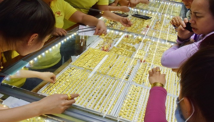Giá vàng hôm nay 17/4 tăng rất mạnh 8 triệu đồng/lượng, thế giới tăng vọt
