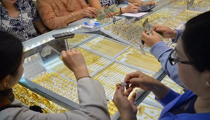 Giá vàng cuối tuần 23/3 tiếp đà giảm 300 ngàn đồng/lượng