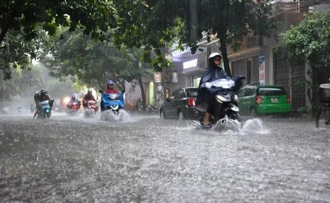 Thời tiết hôm nay 3/8: Bắc Bộ mưa rào và dông, Nam Bộ nắng gián đoạn, chiều tối mưa rào