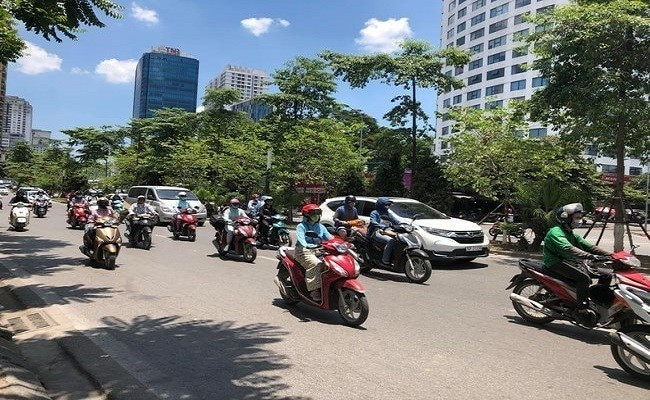 Thời tiết hôm nay 3/5: Bắc Bộ nắng, Nam Bộ mưa rào, dông rải rác, có nơi mưa to
