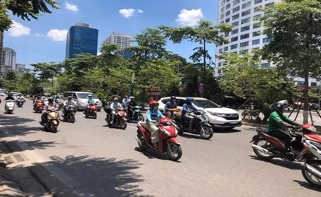 Thời tiết hôm nay 3/5: Bắc Bộ nắng, Nam Bộ mưa rào, dông rải rác, có nơi mưa to