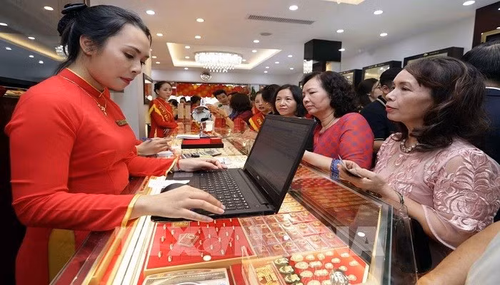 Giá vàng hôm nay 1/1/2026 tiếp đà giảm 1,9 triệu đồng/lượng, thế giới giảm mạnh