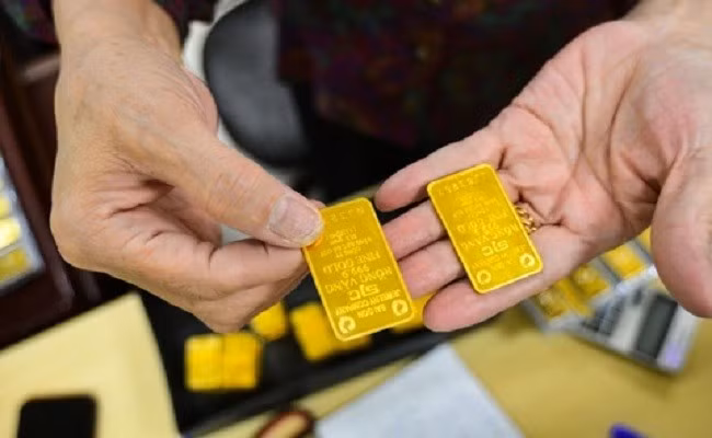 Giá vàng hôm nay 25/6 trong nước giảm 200 ngàn đồng/lượng, thế giới trượt dốc