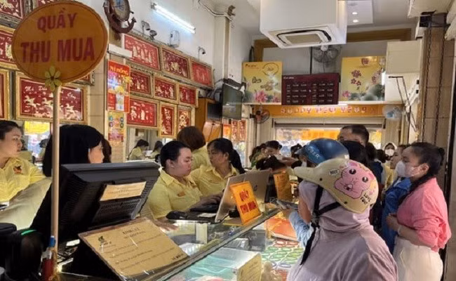 Giá vàng cuối tuần 31/8 tăng kỷ lục 1,7 triệu đồng/lượng