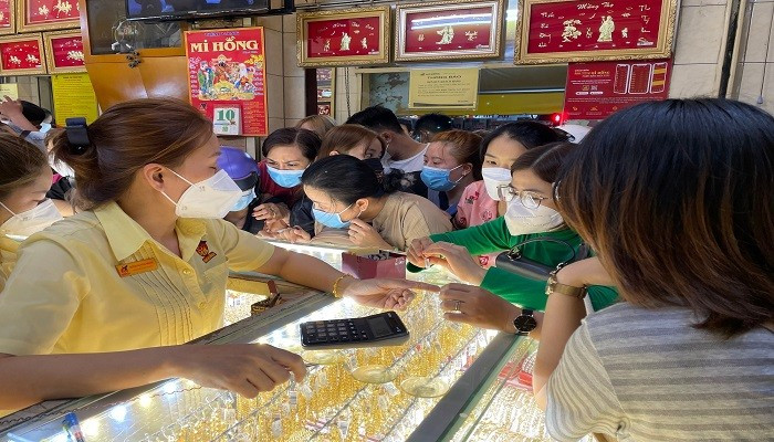 Giá vàng hôm nay 18/4 trên đỉnh 118 triệu đồng/lượng, thế giới giảm nhẹ