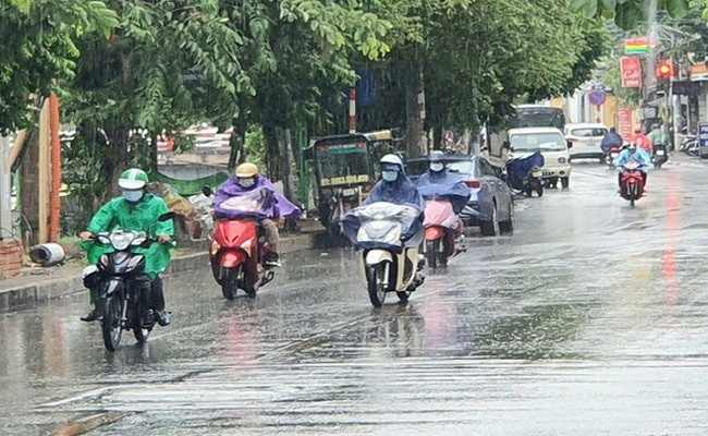 Thời tiết hôm nay 24/4: Bắc Bộ mưa rào và dông vài nơi, Nam Bộ ngày nắng nóng