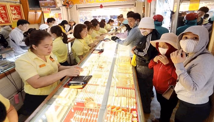 Giá vàng ngày 23/10 đảo chiều giảm 3 triệu 900 ngàn đồng, thế giới giảm