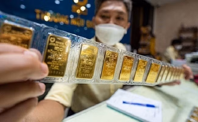 Giá vàng ngày đầu tuần 14/7 trong nước ổn định ở mức cao, thế giới đi ngang