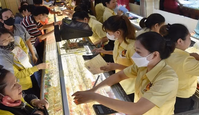 Giá vàng hôm nay 27/6 tăng mạnh lên mốc 120 triệu đồng/lượng, thế giới giảm nhẹ