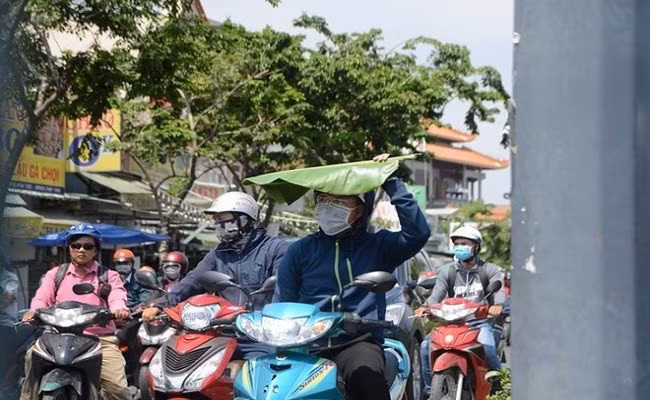 Thời tiết hôm nay 22/4: Bắc Bộ, Nam Bộ nắng nóng gắt, chiều mưa rào