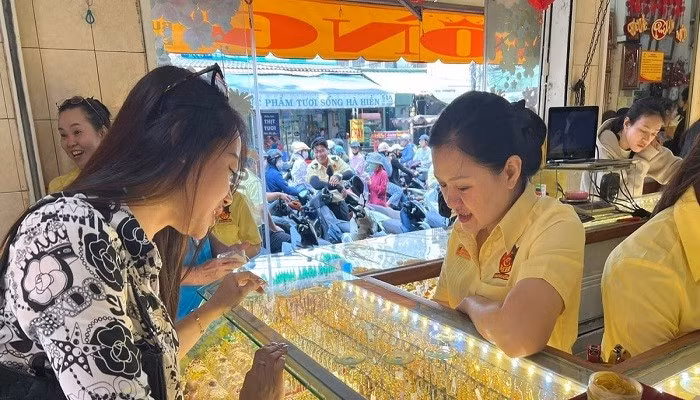 Giá vàng ngày đầu tuần 20/10 ổn định mốc 151 triệu đồng/lượng, thế giới đi ngang