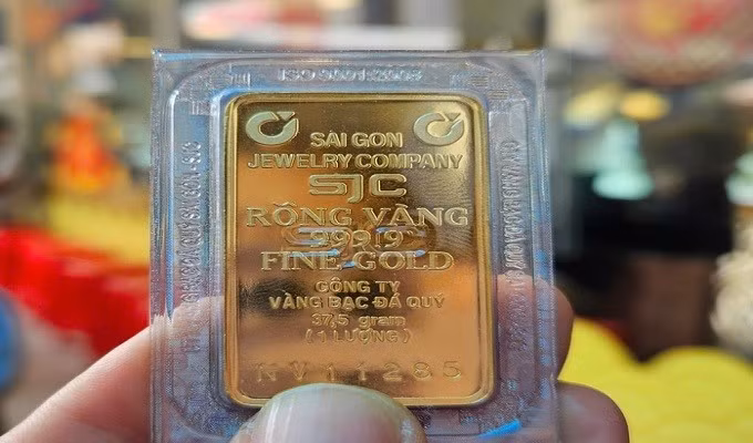 Giá vàng hôm nay 8/1 trong nước tăng thêm 100 ngàn đồng/lượng, thế giới giảm nhẹ