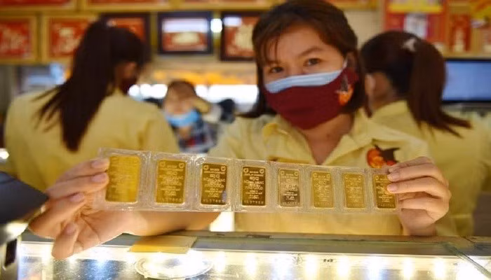 Giá vàng hôm nay 8/1 trong nước quay đầu tăng nhẹ, thế giới đảo chiều