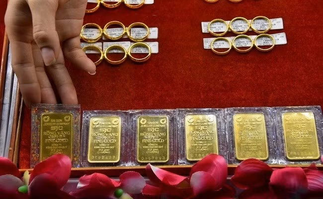 Giá vàng hôm nay 23/10 tiếp đà tăng lên 89 triệu đồng/lượng, thế giới tăng mạnh