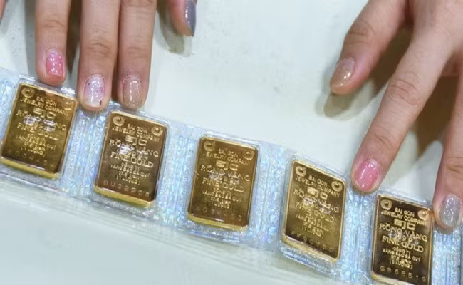 Giá vàng hôm nay 26/4 trở lại chiều giảm 500 ngàn đồng/lượng, thế giới giảm mạnh