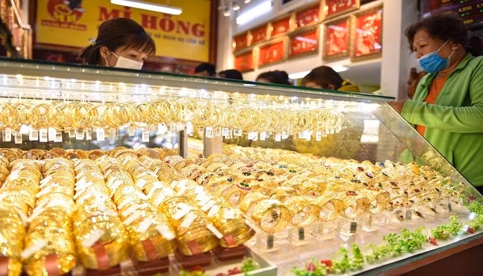 Giá vàng cuối tuần 13/4 không ngừng tăng mạnh thêm 1,3 triệu đồng/lượng
