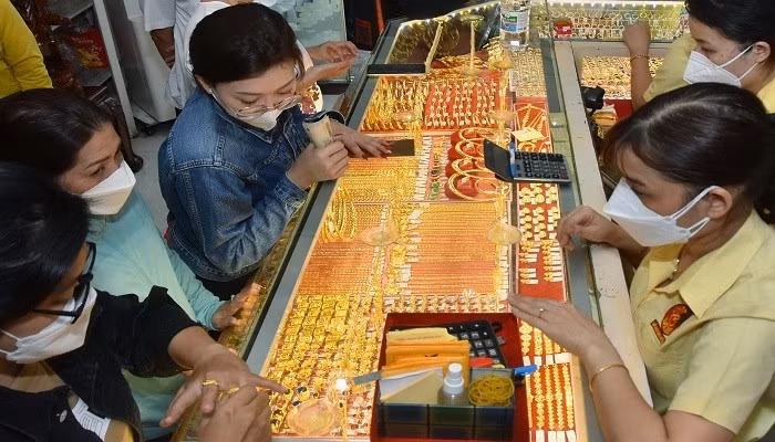 Giá vàng hôm nay 13/5 đột ngột giảm rất mạnh gần 3 triệu đồng/lượng