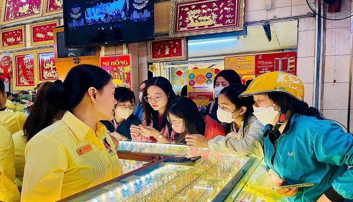 Giá vàng ngày cuối tuần 16/11 tiếp tục giảm 2 triệu 200 ngàn đồng/lượng