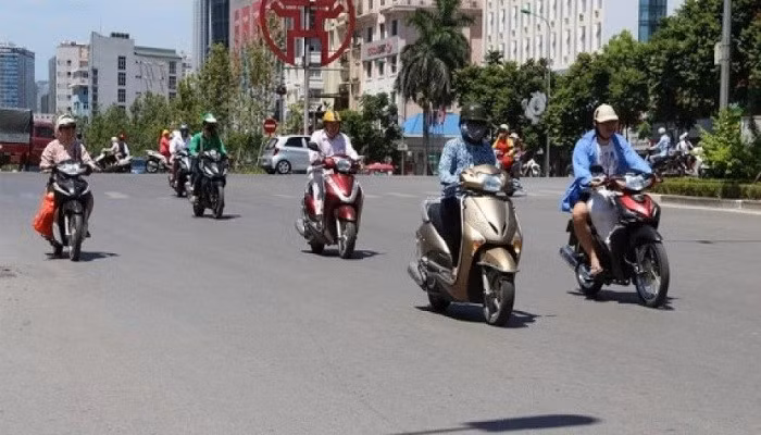 Thời tiết hôm nay 2/5: Bắc Bộ ngày nắng, Nam Bộ nhiều mây, mưa rào đến mưa to