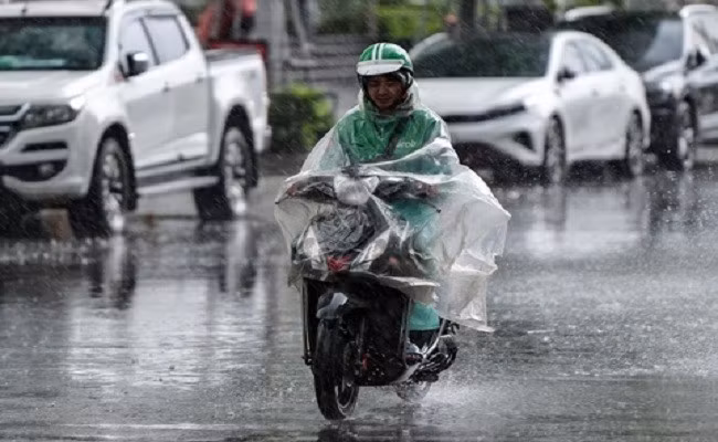 Thời tiết hôm nay 1/5: Bắc Bộ mưa rào đến mưa to, Nam Bộ ngày nắng, tối mưa dông