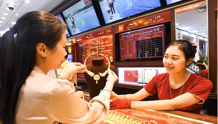 Giá vàng cuối tuần 28/7 ổn định mức 79,5 triệu đồng/lượng