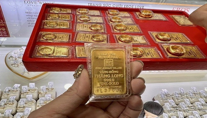 Giá vàng hôm nay 1/7 đồng loạt tăng 300 ngàn đồng/lượng, thế giới tăng mạnh
