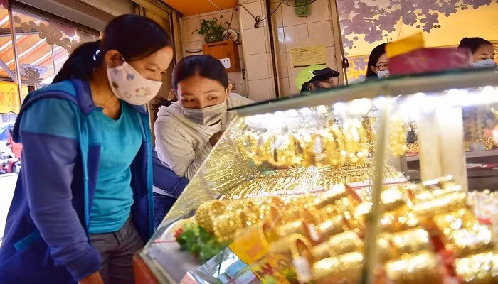 Giá vàng hôm nay 19/4 vẫn tăng mạnh thêm 2 triệu đồng/lượng, thế giới nhích nhẹ