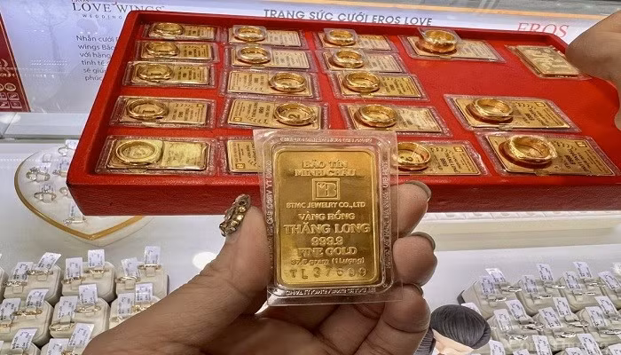 Giá vàng hôm nay 17/10 lên mốc 149 triệu đồng, vàng nhẫn tăng vọt với vàng miếng