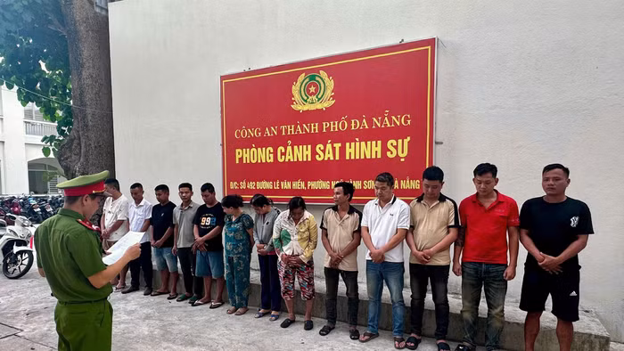 Những người liên quan đường dây đánh bạc. Ảnh: Công an cung cấp
