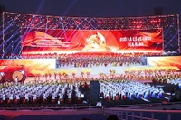 Toàn cảnh sân khấu tổng duyệt Chương trình nghệ thuật đặc biệt “Dưới lá cờ vẻ vang của Đảng”.