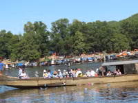 Rằm tháng 7, sông Hương lổn nhổn... mọc mụn ảnh 6