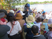 Rằm tháng 7, sông Hương lổn nhổn... mọc mụn ảnh 9