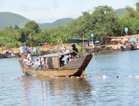 Rằm tháng 7, sông Hương lổn nhổn... mọc mụn ảnh 5